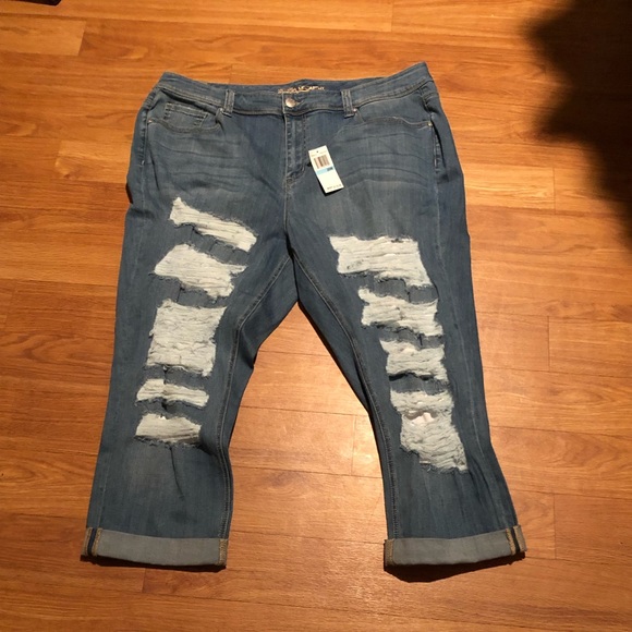 Melissa McCarthy Seven7 Denim - NWT 20W - Seven7 Distressed Crop Girlfriend Jean